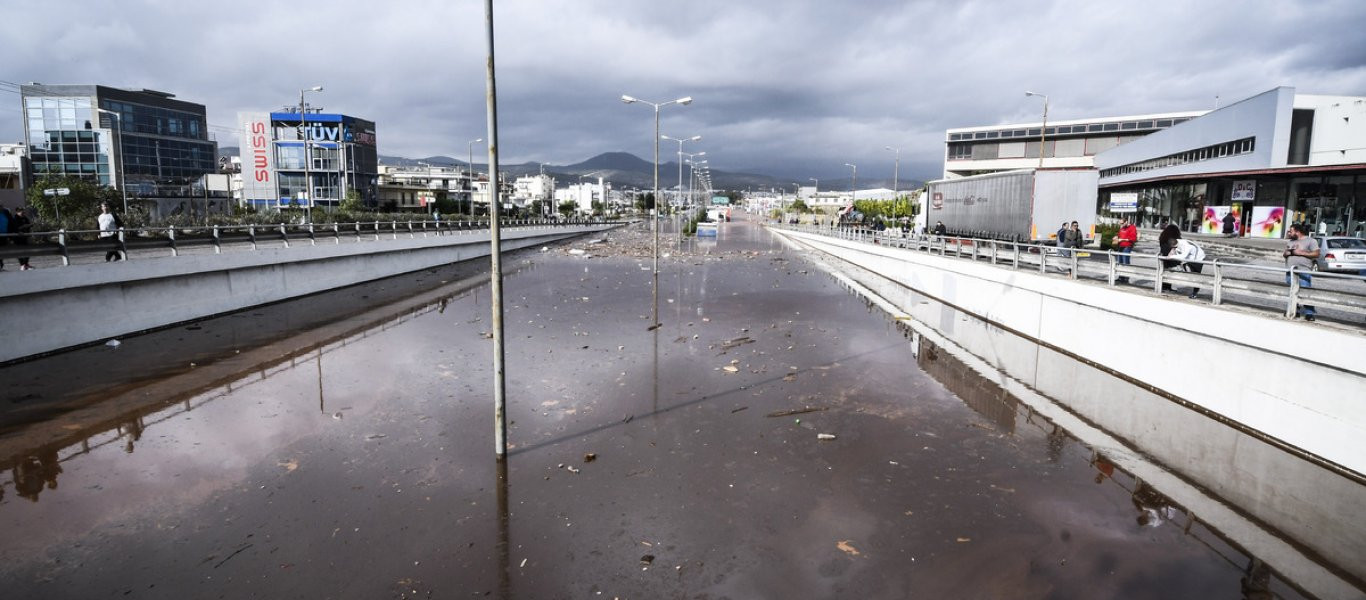 Eγκλωβισμένη στο σπίτι της και η δήμαρχος της Μάνδρας